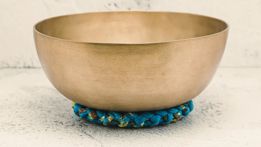 Purifier vos cristaux avec du son : bol tibétain et cloches