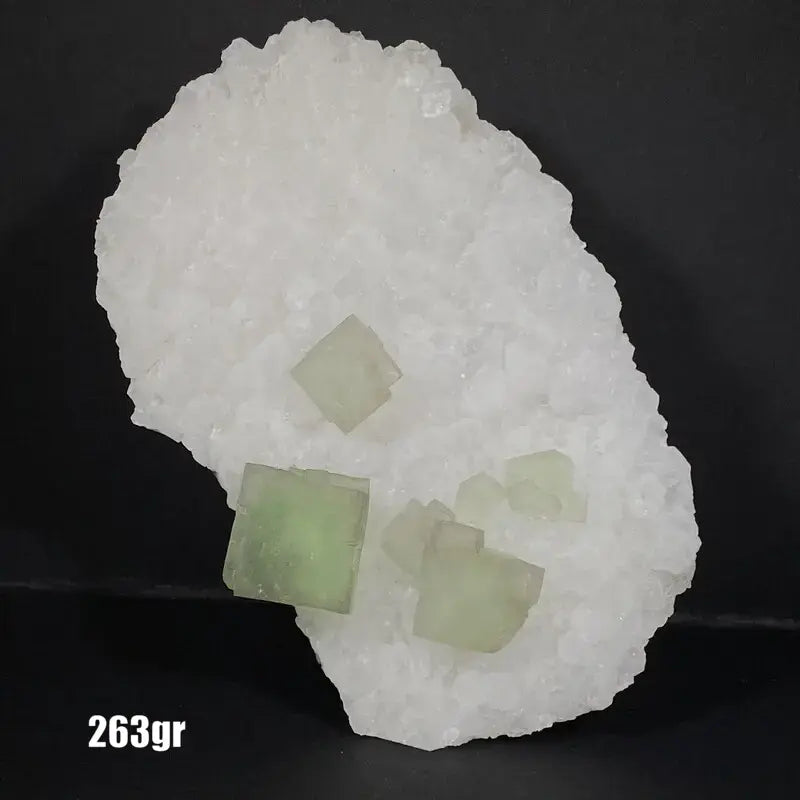 Cristal de fluorite sur quartz blanc