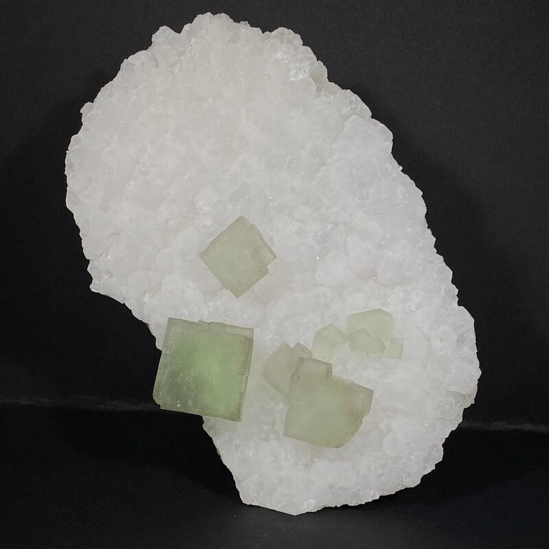 Cristal de fluorite sur quartz blanc