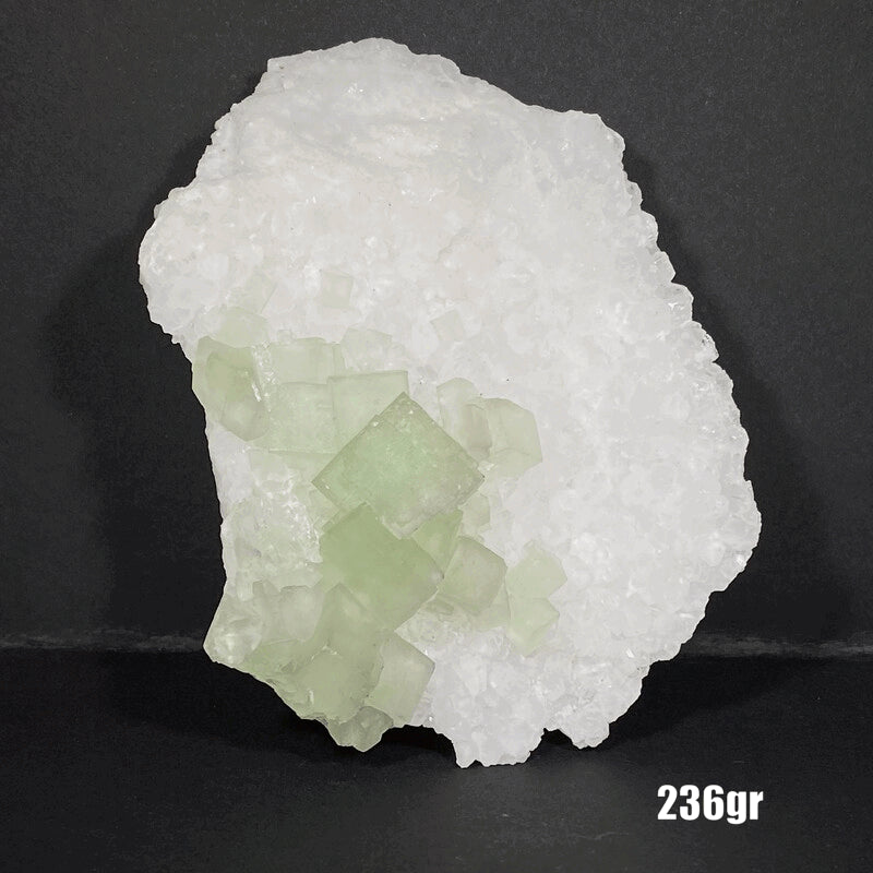 Cristal de fluorite sur quartz blanc