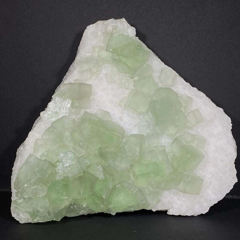 Cristal de fluorite sur quartz blanc