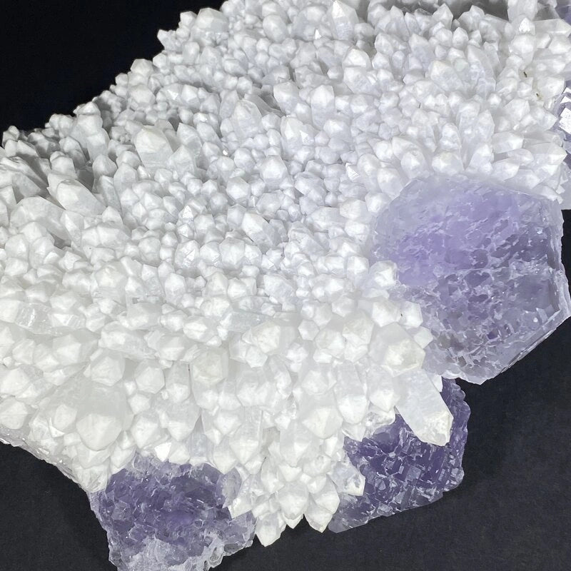 Fluorite Violette sur du Quartz Bougie (Pièce Unique)