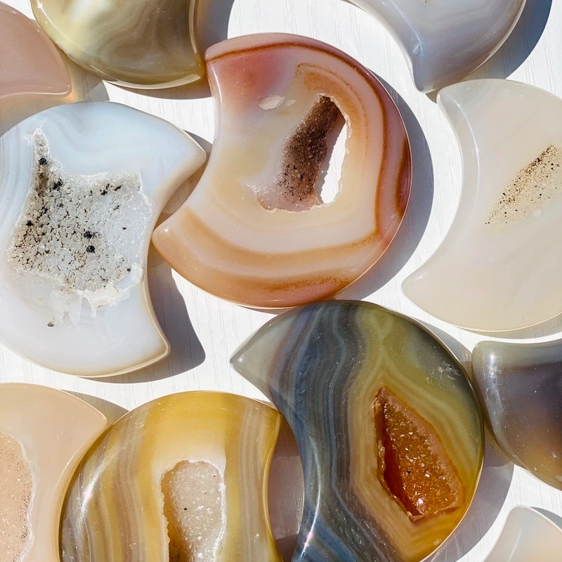 Lune en Agate avec Druse 30-70gr