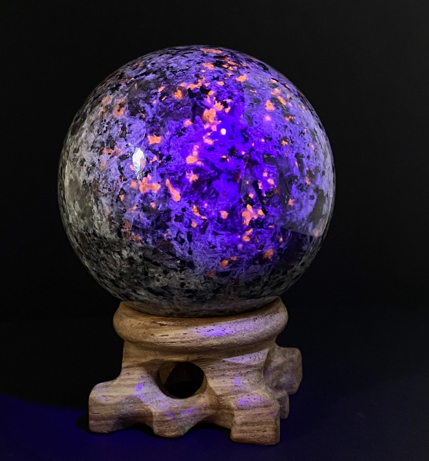 Sphère Yooperlite réactive aux UV