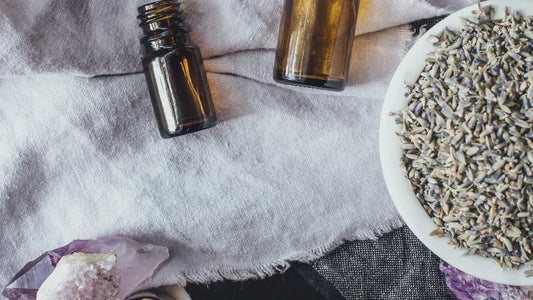 Les meilleures façons d’utiliser pierres et huiles essentielles ensemble