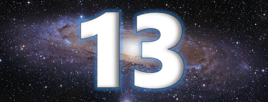 Le Chiffre 13 en Numérologie : sa signification en amour, au travail, en astrologie, en ésotérisme, en mathématique, ses symboles et son message angélique ! On vous dit tout…