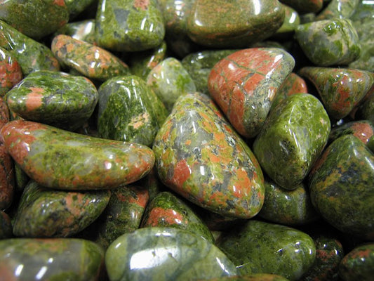 Unakite: vertus, propriétés et signification de la pierre en Lithothérapie