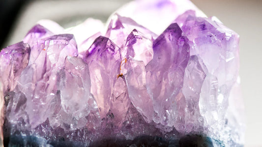 Quartz violet: aspects, pouvoirs, chakras et entretien