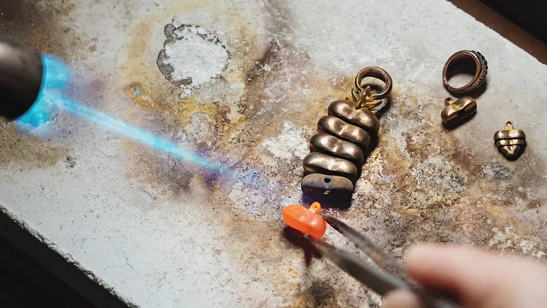 Étapes faciles pour fabriquer un pendentif énergétique avec un cristal