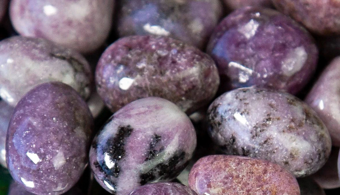 Lépidolite : vertus, propriétés et signification de la pierre en Lithothérapie