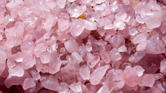 Quartz Rose : vertus, propriétés et signification de la pierre en Lithothérapie