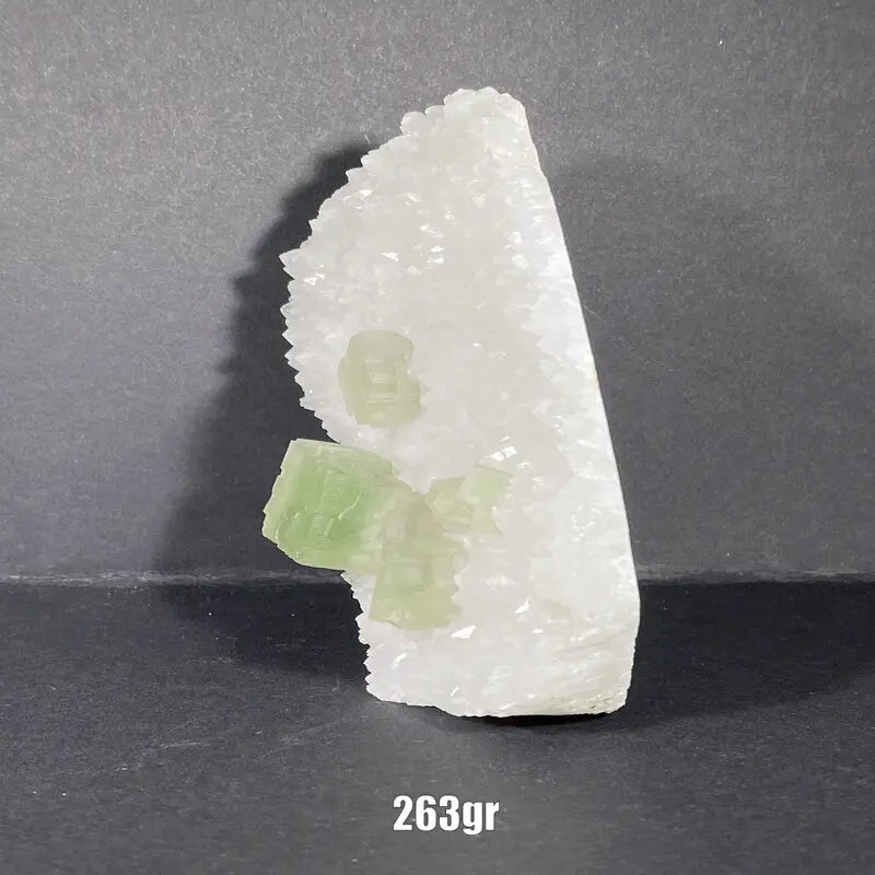 Cristal de fluorite sur quartz blanc