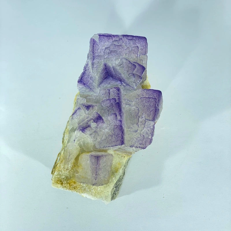 Fluorite Violette Brute sur Cristaux (227gr)