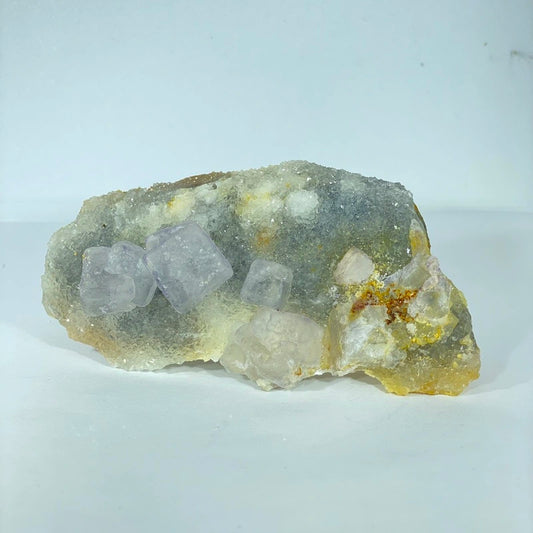 Fluorite Violette Brute sur Cristaux (127gr)