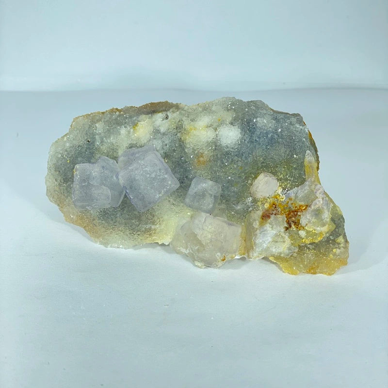 Fluorite Violette Brute sur Cristaux (127gr)