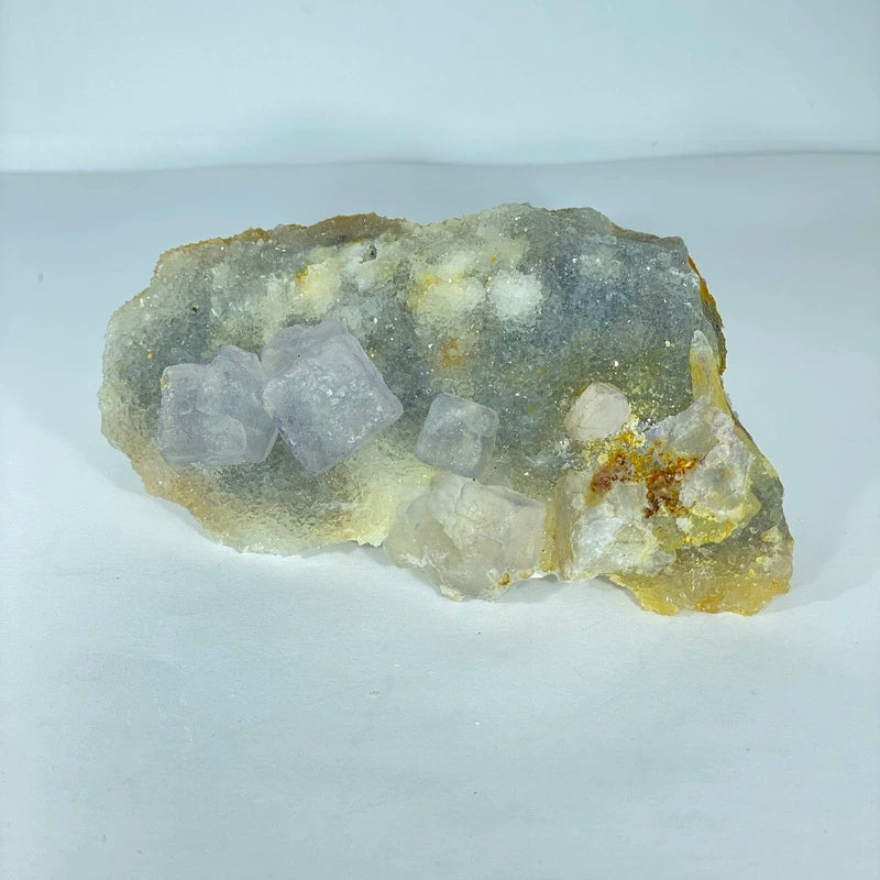 Fluorite Violette Brute sur Cristaux (127gr)