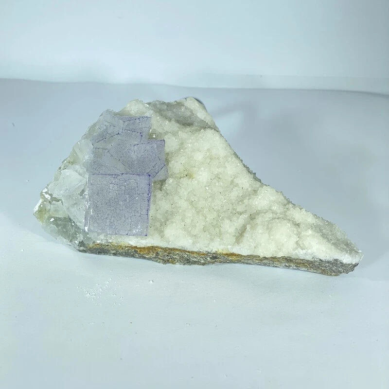 Fluorite Violette Brute sur Cristaux (186gr)