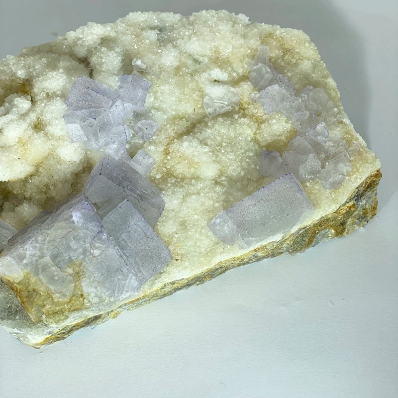 Fluorite Violette Brute sur Cristaux (979gr)