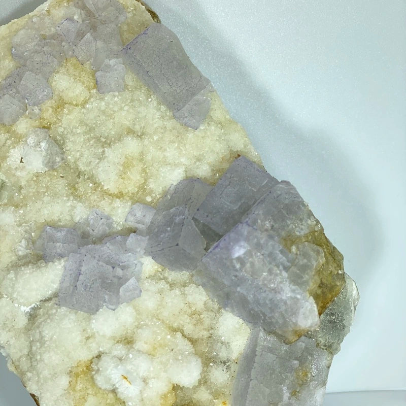 Fluorite Violette Brute sur Cristaux (979gr)