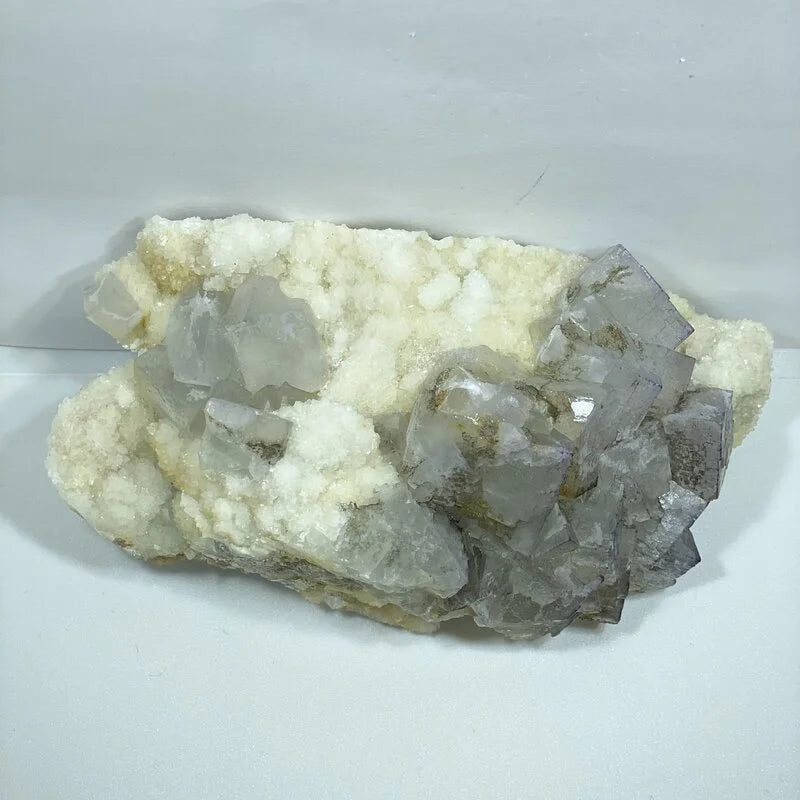 Fluorite Violette Brute sur Cristaux (518gr)