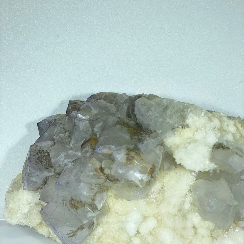 Fluorite Violette Brute sur Cristaux (518gr)