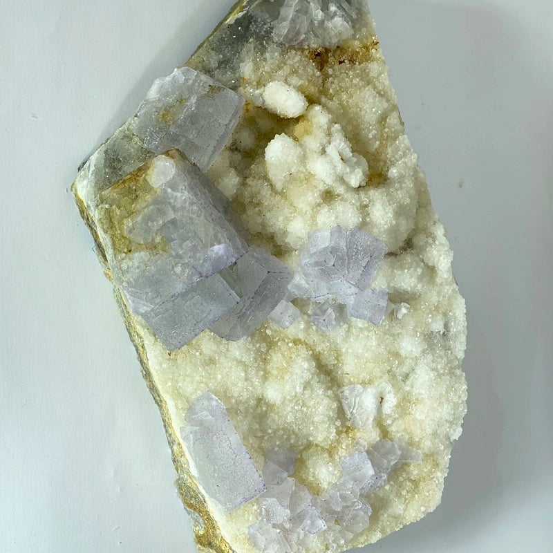 Fluorite Violette Brute sur Cristaux (979gr)