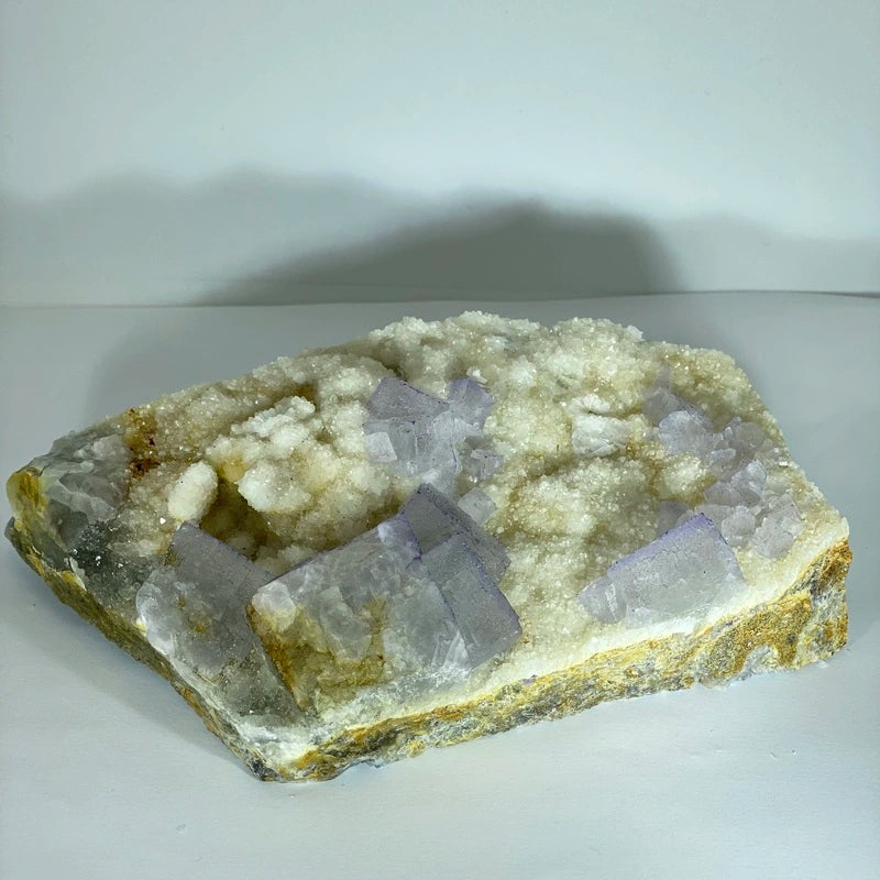 Fluorite Violette Brute sur Cristaux (979gr)