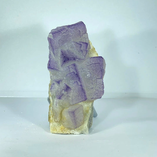 Fluorite Violette Brute sur Cristaux (227gr)