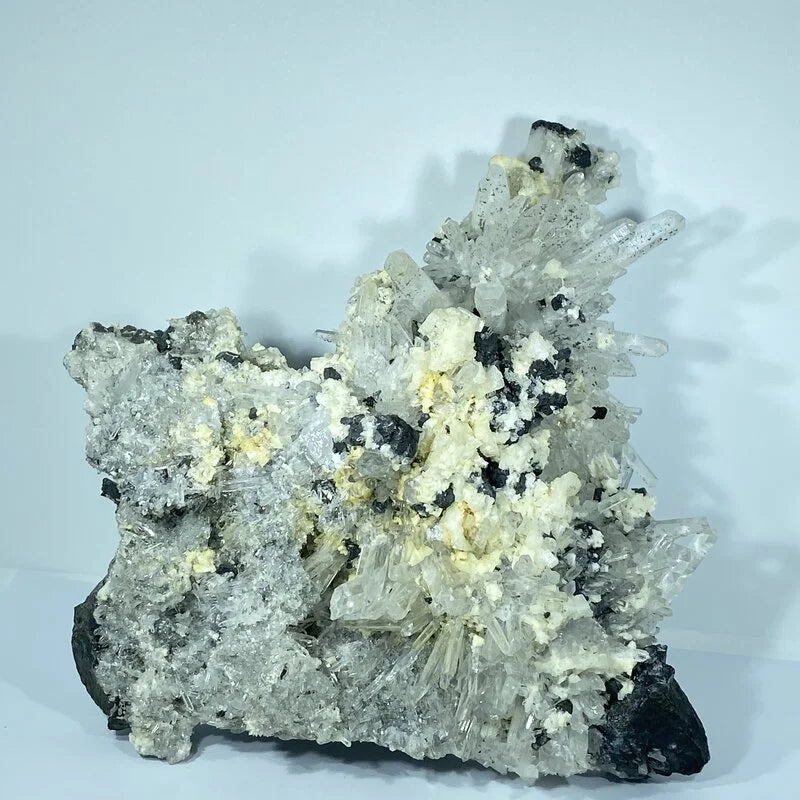 Pierre brute Galène, Cristal de Roche, Calcite et Sphalérite avec support en bois 2800gr (Pièce Rare)